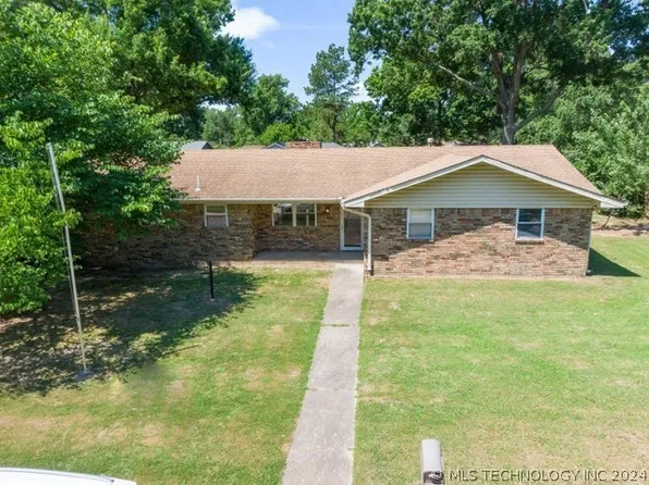 916 Colonial Dr, Pryor, OK 74361