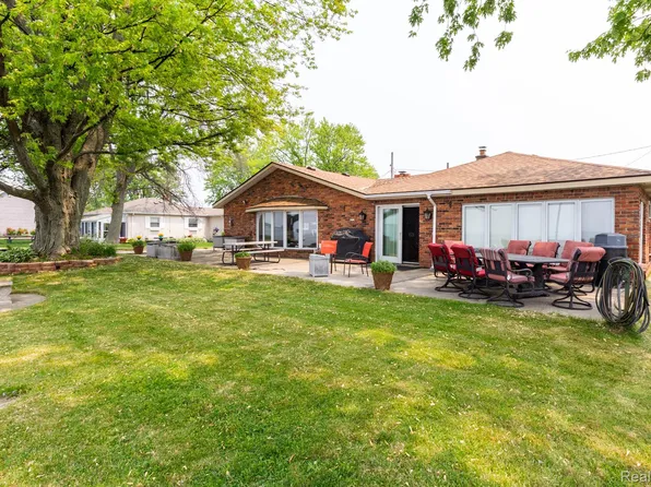 7933 Stark Dr, Clay, MI 48001