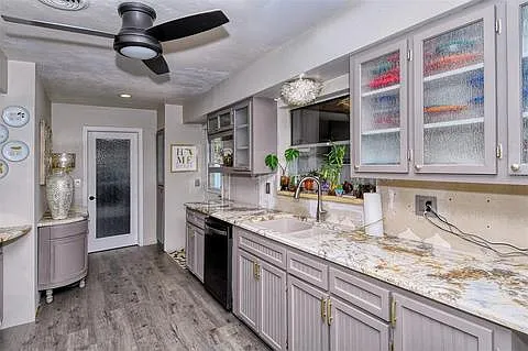 N Lake Dr, Sarasota — Photo 2