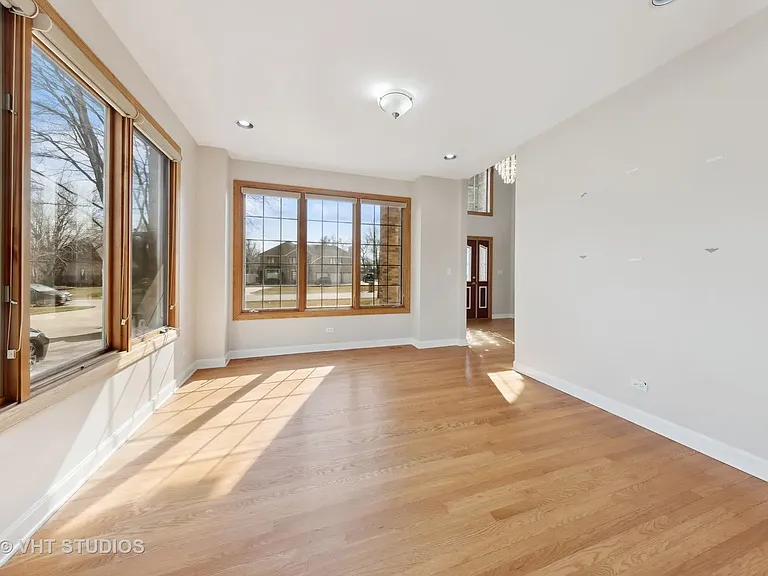17W234 Massel Ct — Photo 11