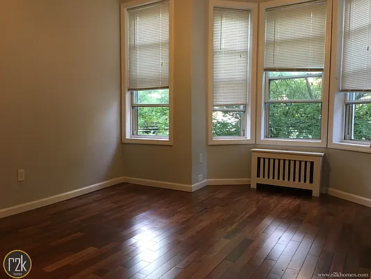 Rented by Realty 2000 Corp | media 26