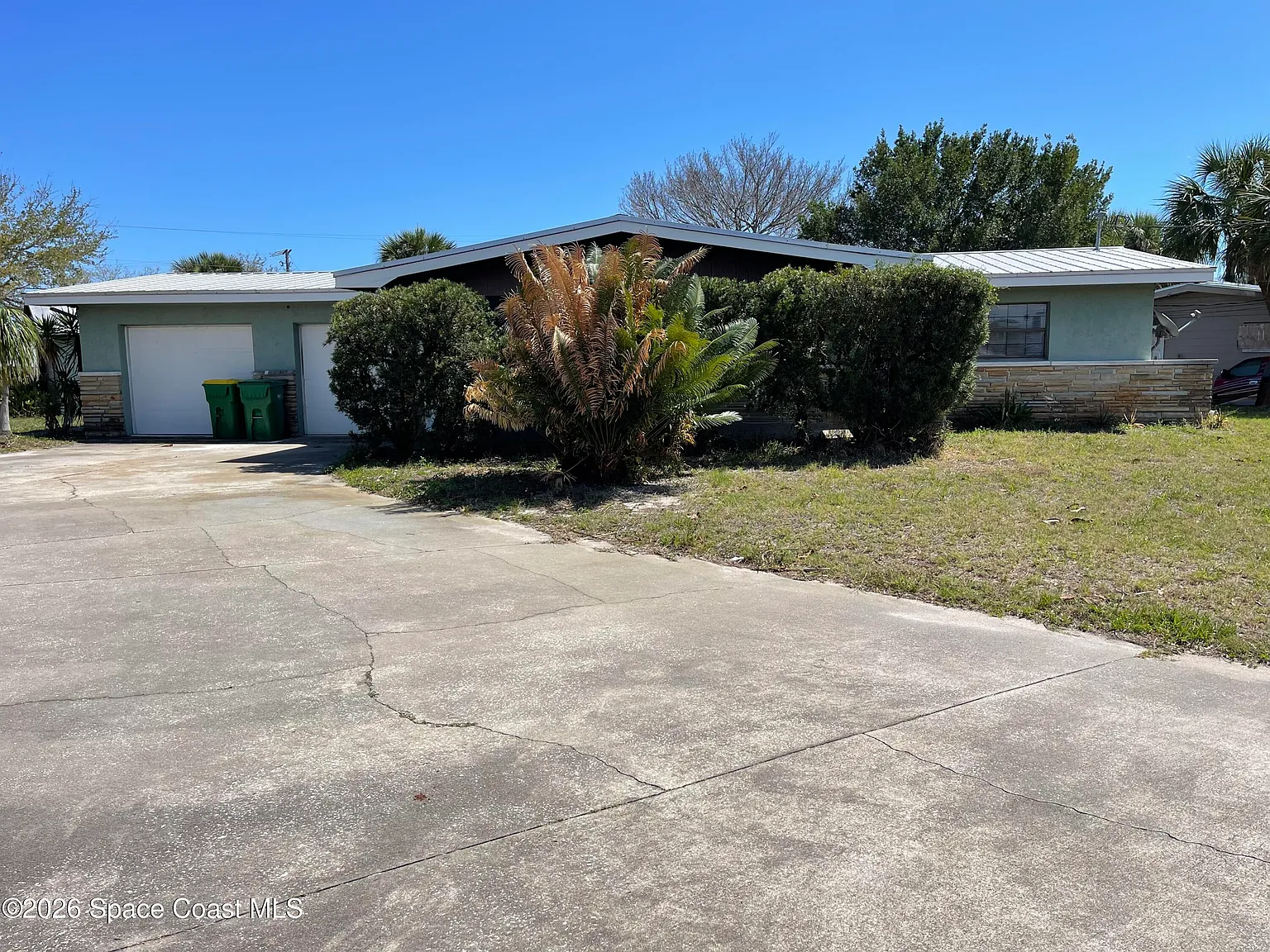 3 bed, 1.0 bath, 1269 sqft, $1,600 — Photo 1