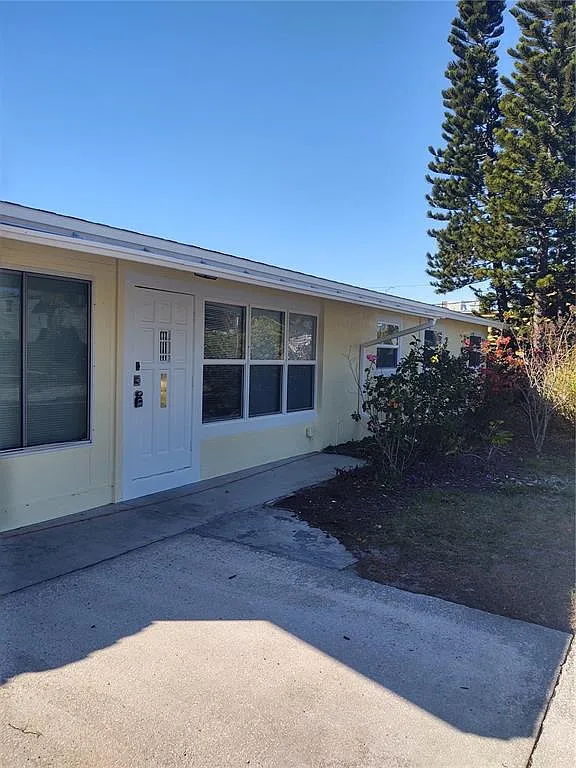 4 bed, 2.0 bath, 1273 sqft, $2,200 — Photo 3