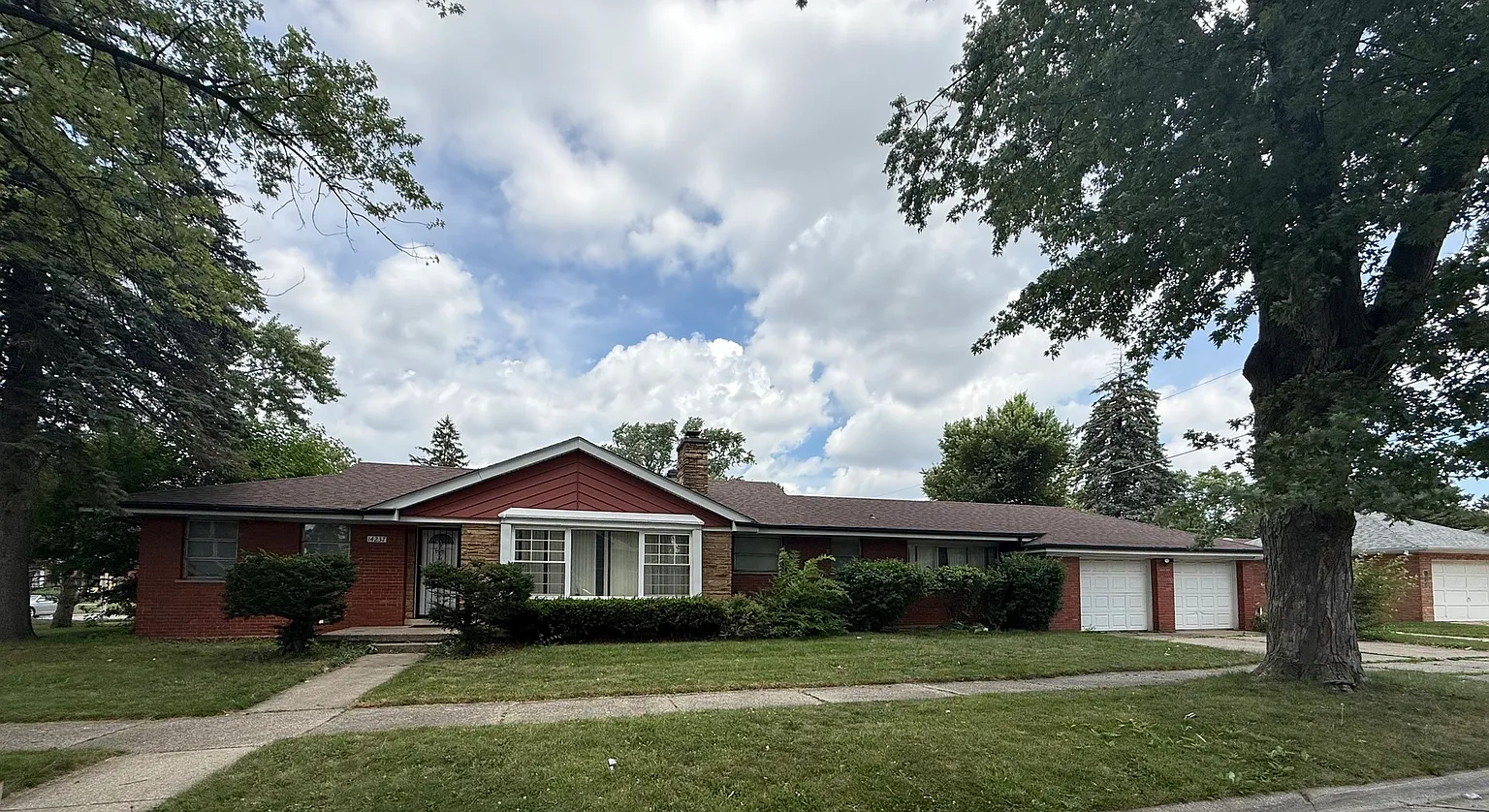 14237 S La Salle St photo 1