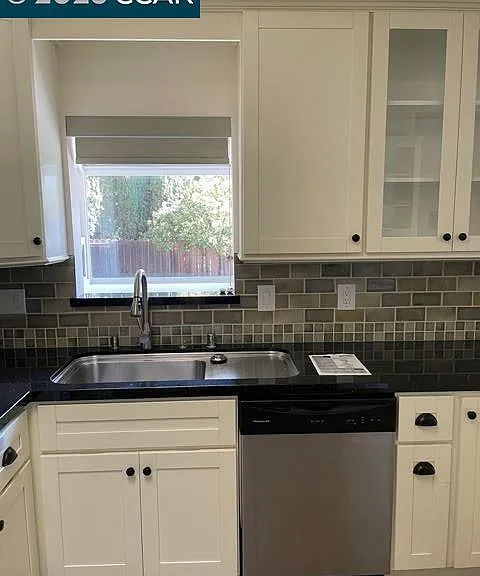 2860 Buena Vista Ave — Photo 11