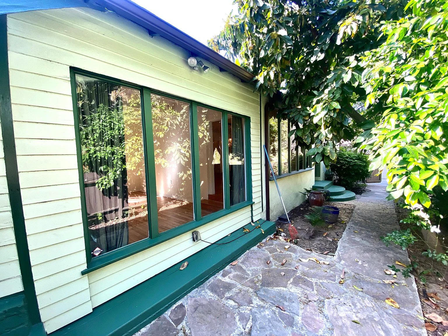 4 bed, 1166 sqft, $6,499 — Photo 2