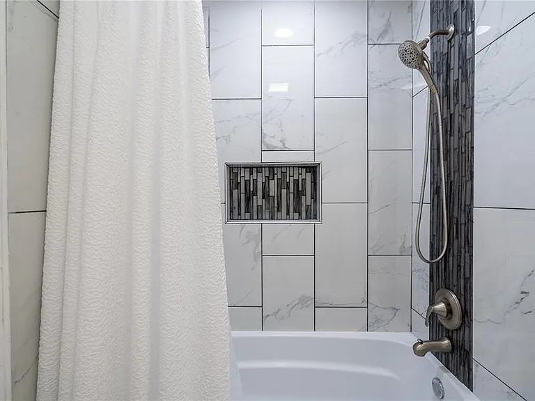 7354 Biltmore Dr — Photo 36