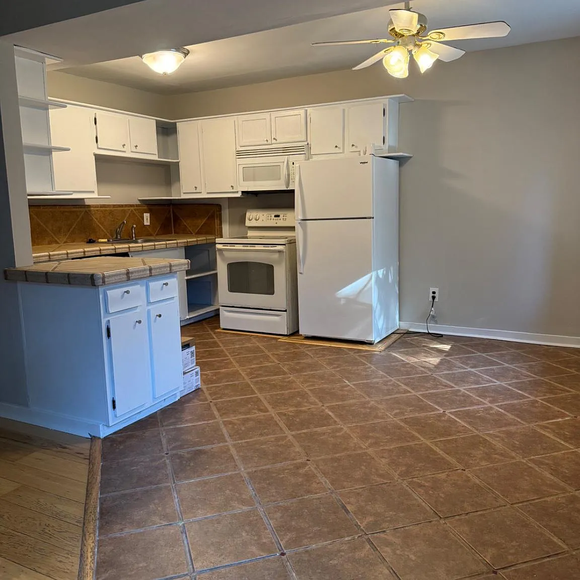 2 bed, 1.5 bath, 968 sqft, $2,200 — Photo 3