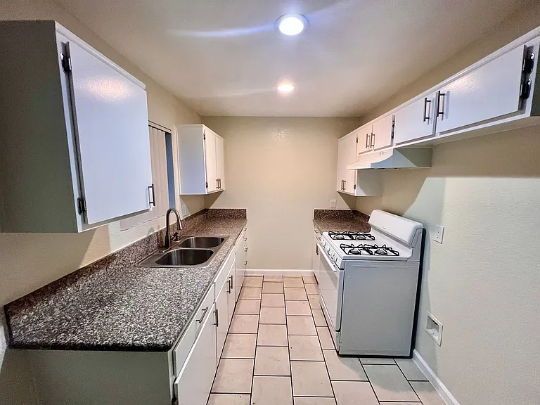 Columbus Apartments — Photo 27