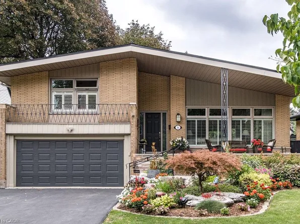 54 Inverness Ave W, Hamilton, ON L9C 1A4