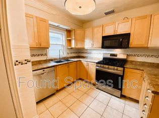 275 Kensington Ave N #1, Hamilton, ON L8L 7N8