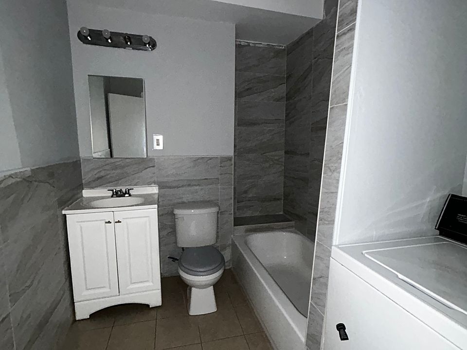 1st image of 424 E Rockland St Floor 2