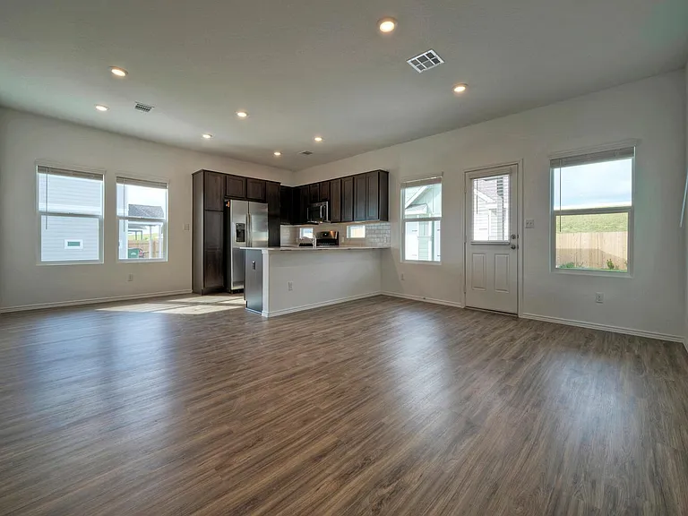 1317 Linwood St — Photo 8