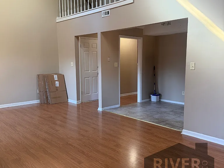 212 Woodcastle Dr — Photo 6