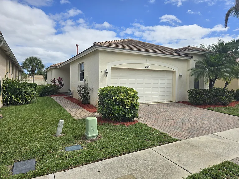 204 SW Coconut Key Way — Photo 2