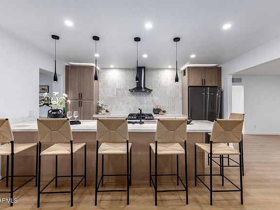 5th image of 3321 N 17TH Drive