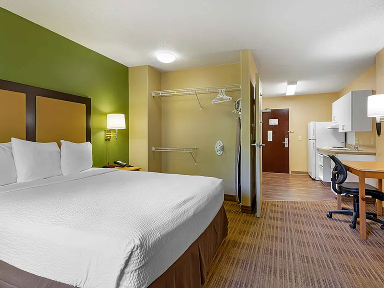 Studio Suite - 1 Queen Bed