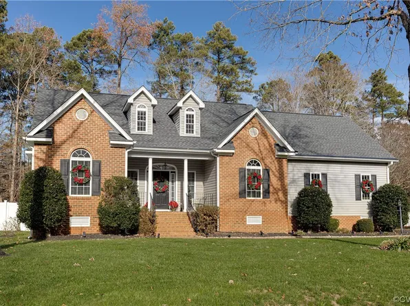 548 Greymont Ln, Chester, VA 23836