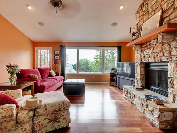 4th image of 6711 Christopher Dr