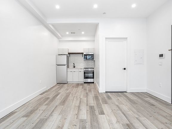 4th image of 62 Sharon St #1A