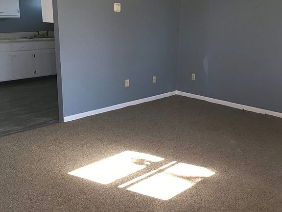 5th image of 114 Maplelawn St