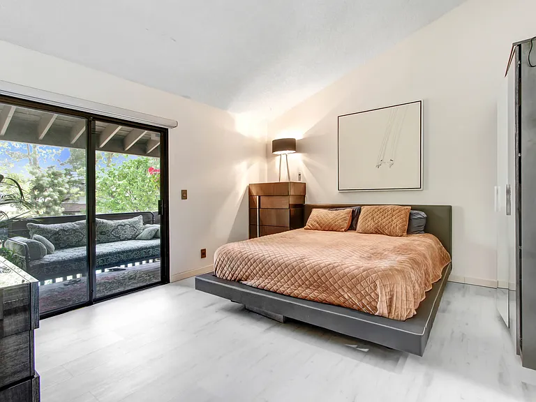 21545 Erwin St #98 — Photo 12