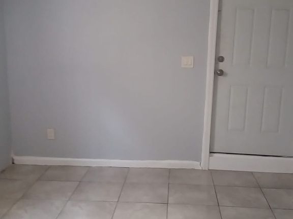 4th image of 202 Brookdale Ave #1