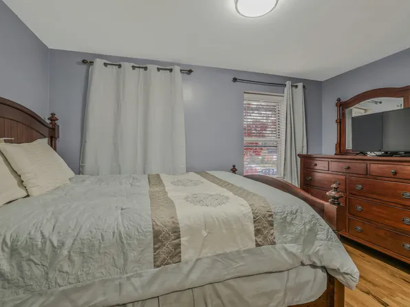 747 Essex Street image 14 of 23