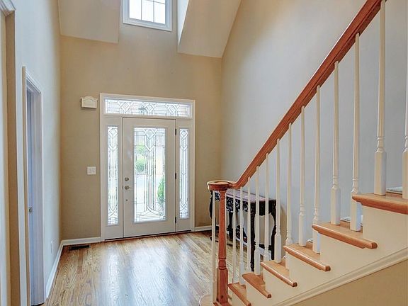 4th image of 2616 Peterboro Row