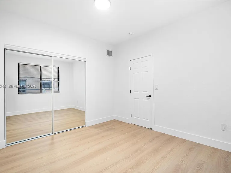 629 SW 10th Ave #6 — Photo 32