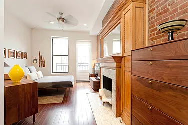 Rented by Coldwell Banker Warburg