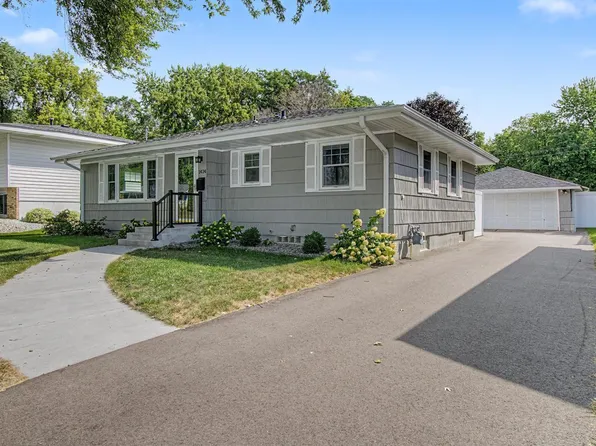 1424 Rhode Island Ave N, Golden Valley, MN 55427