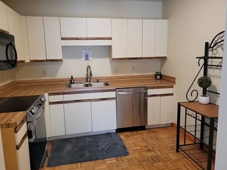 200 Cove Way #120 — Photo 9