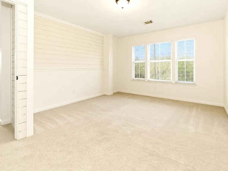 119 Baythorne — Photo 30