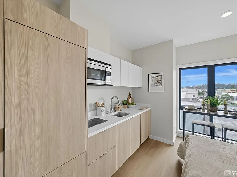 811 Valencia St #204 — Photo 5