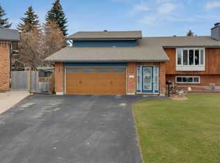 16 NE Markle Cres, Red Deer, AB T4R1T1