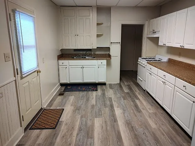 1 bed, 1.0 bath, $900 — Photo 2