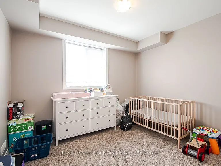 805B Dundas St W #LOWER — Photo 8