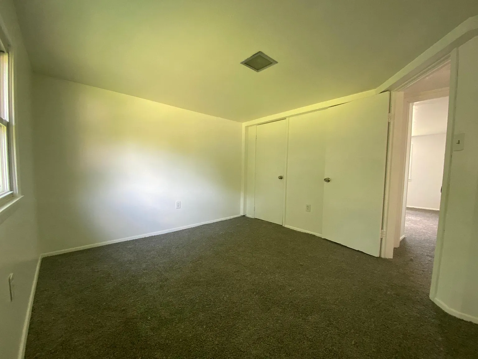 3 bed, 700 sqft, $1,000 — Photo 3