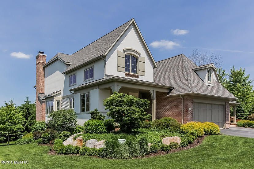 1st image of 32 Peartree Ln NE