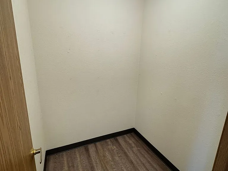 302 Balsam St — Photo 7