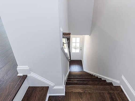 3rd image of 1077 Manorhaven Dr