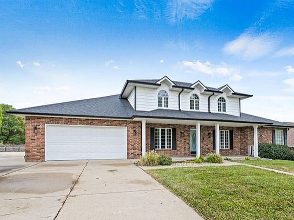 4th image of 300 Monterey Dr