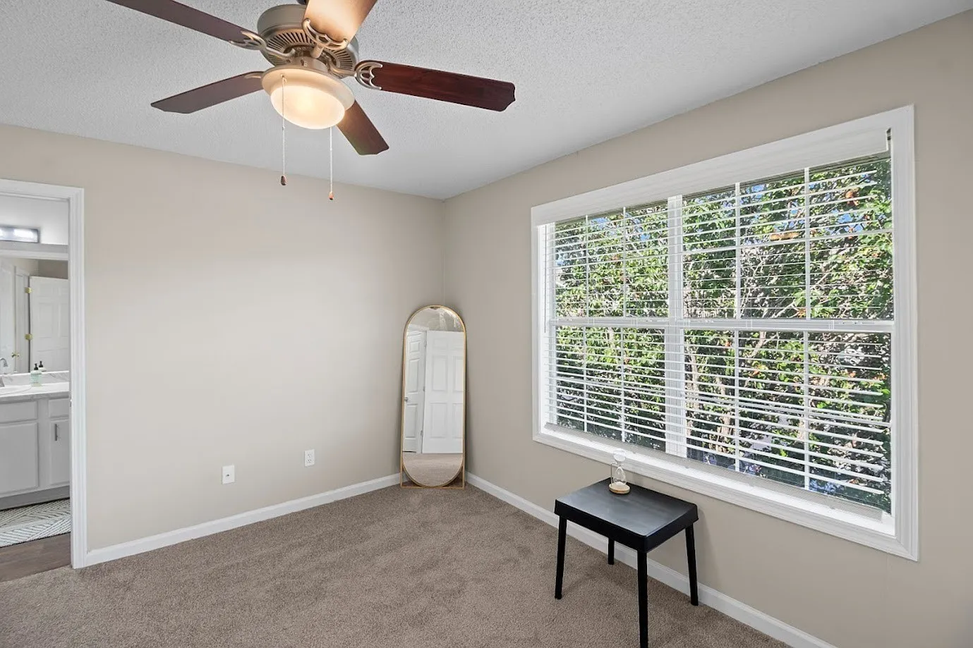 The Tarragon Apartments — photo 10