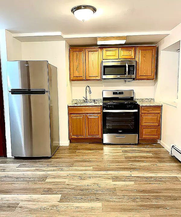 1st image of 639 Warren St #1
