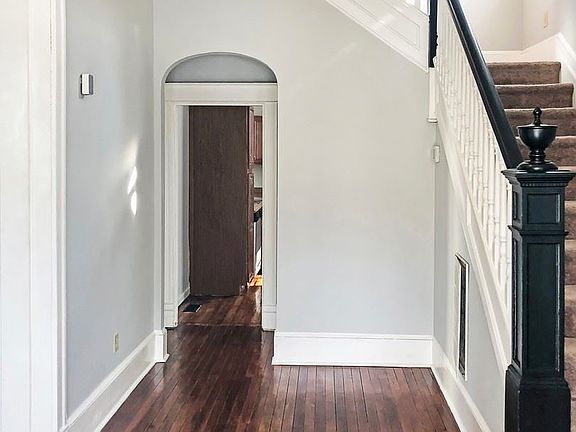 4th image of 2913 Montrose Ave