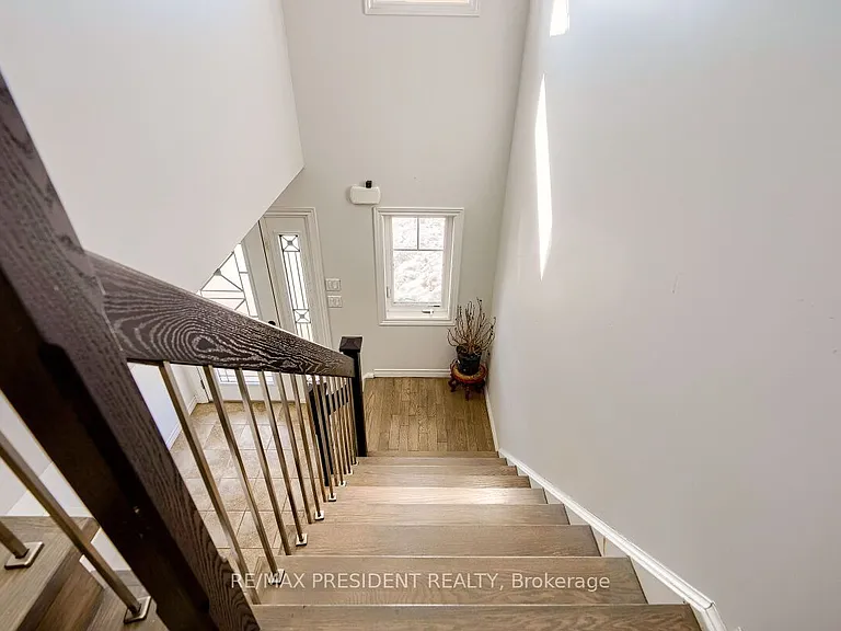 573 Forman Ave — Photo 13