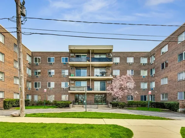 9445 Kenton Ave APT 208, Skokie, IL 60076
