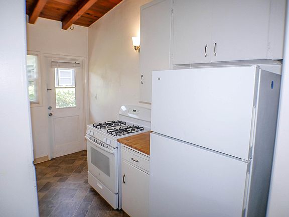 4th image of 813 Loring St #1