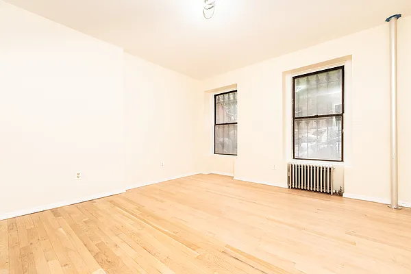 Rented by Friedman Mayer, LREB | media 3